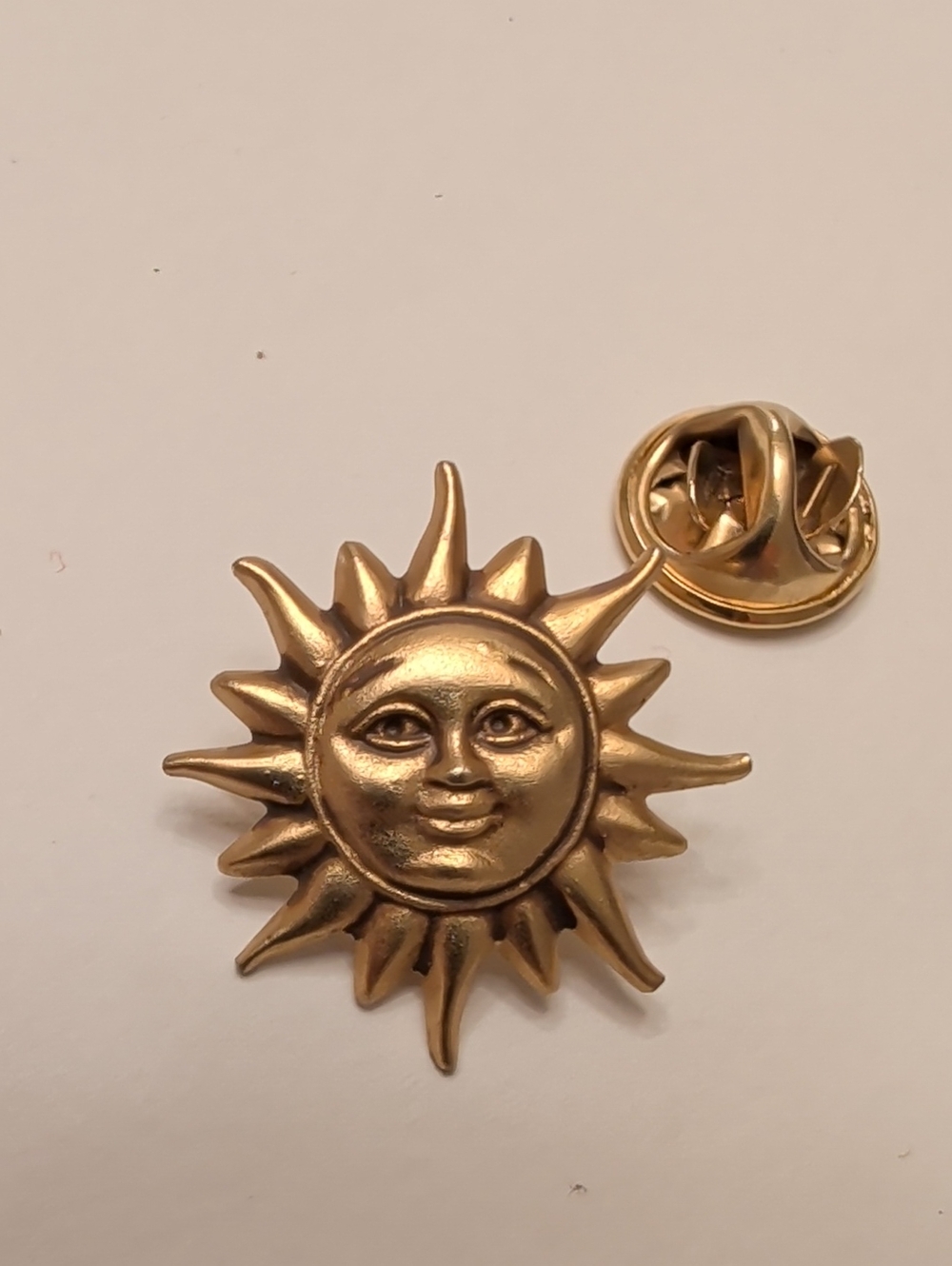 Gold Tone Sun Face Pin Brooch - Unbranded